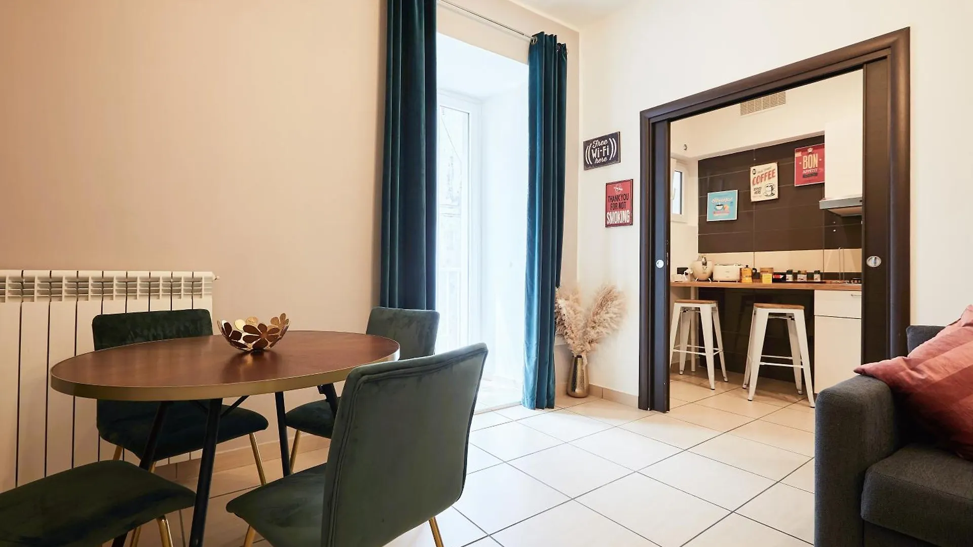 Vicky'S Luxury Guesthouse By Napoliapartments 0*, Naples